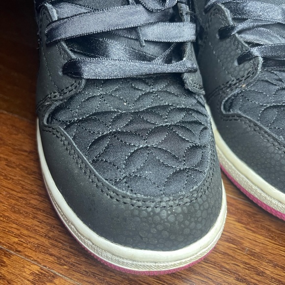 Jordan’s NIKE Air Jordan’s 1 Phat Black with pink soles size 4Y - Picture 10 of 12